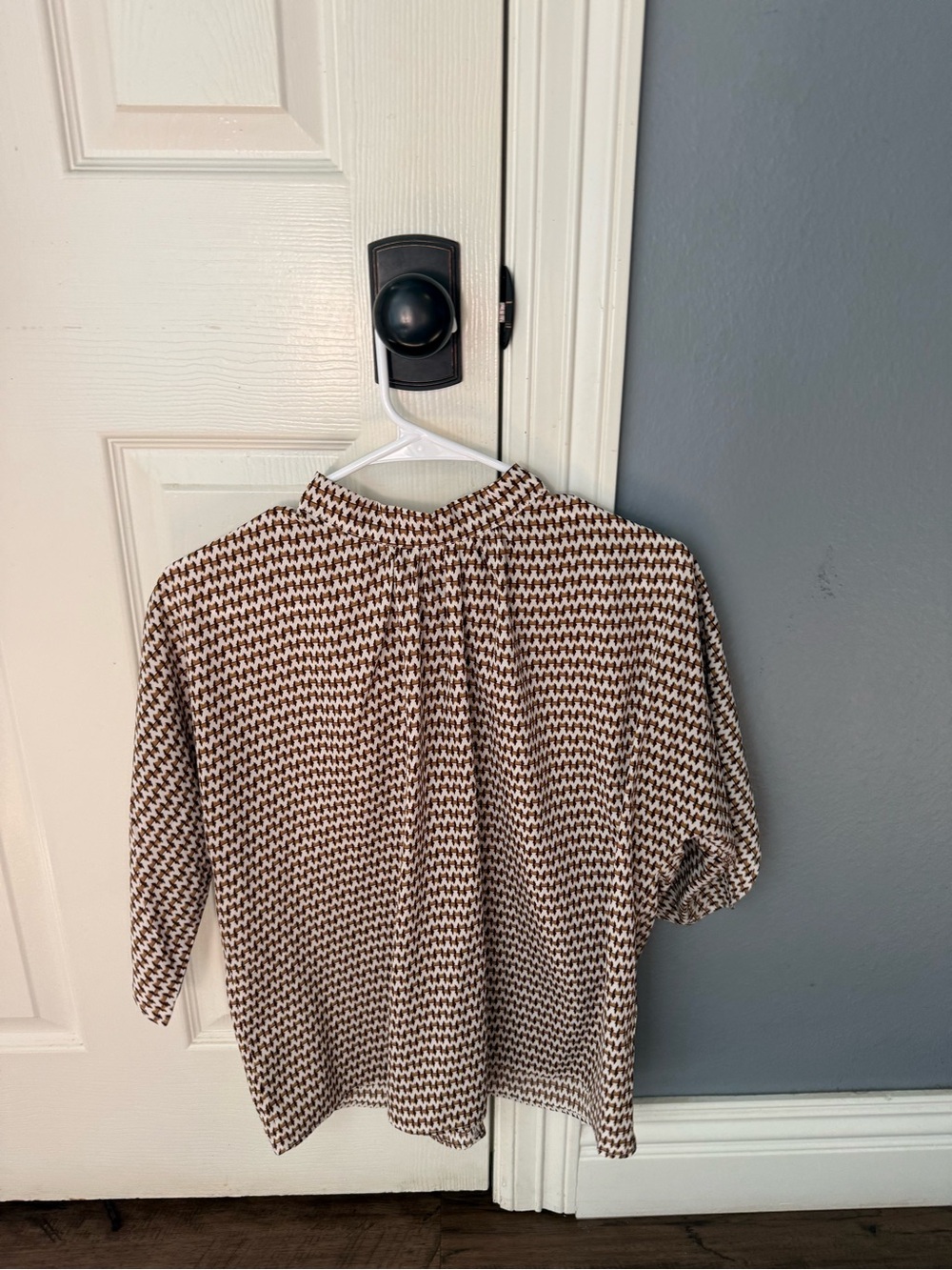 Womens Brown and White Patterned Short Sleeve Top